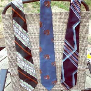 Vintage 90s men’s ties! 🏆
